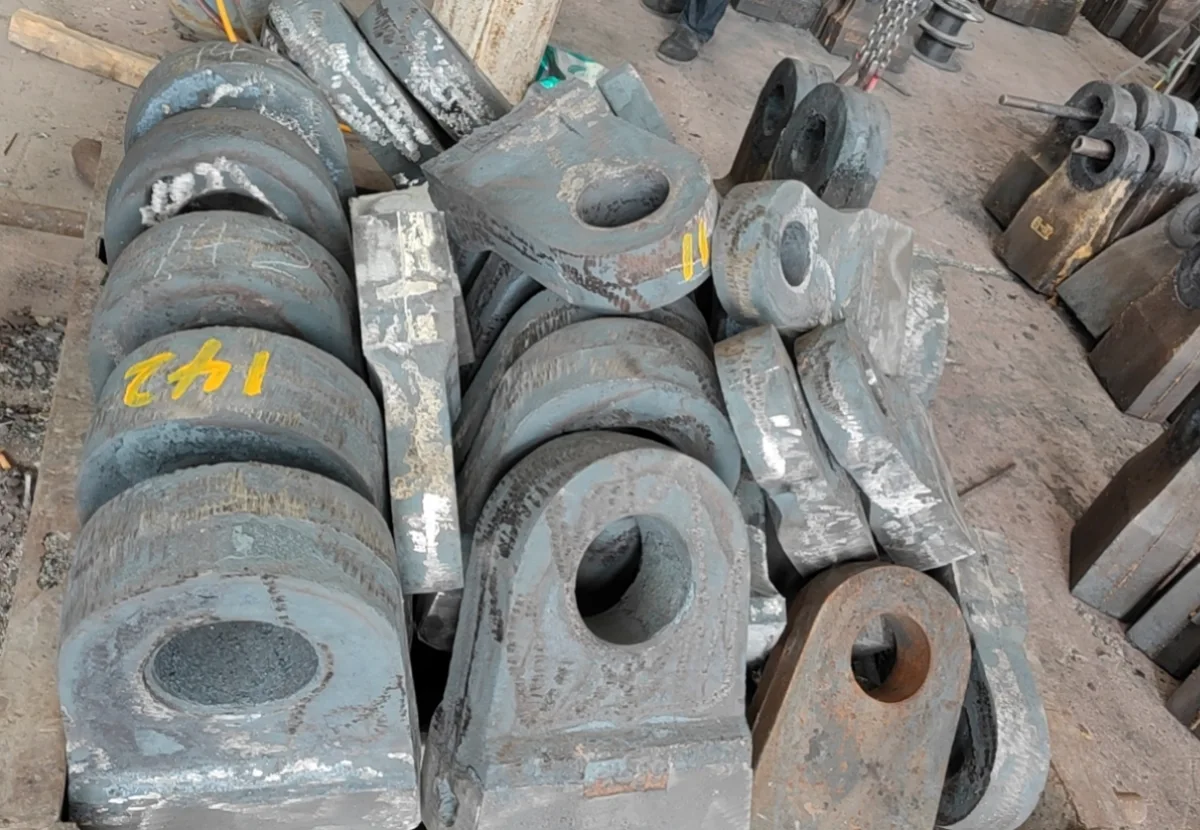 Crusher hammers for limestone and material crushing