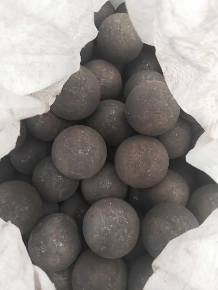 Forged grinding balls in a range of diameters