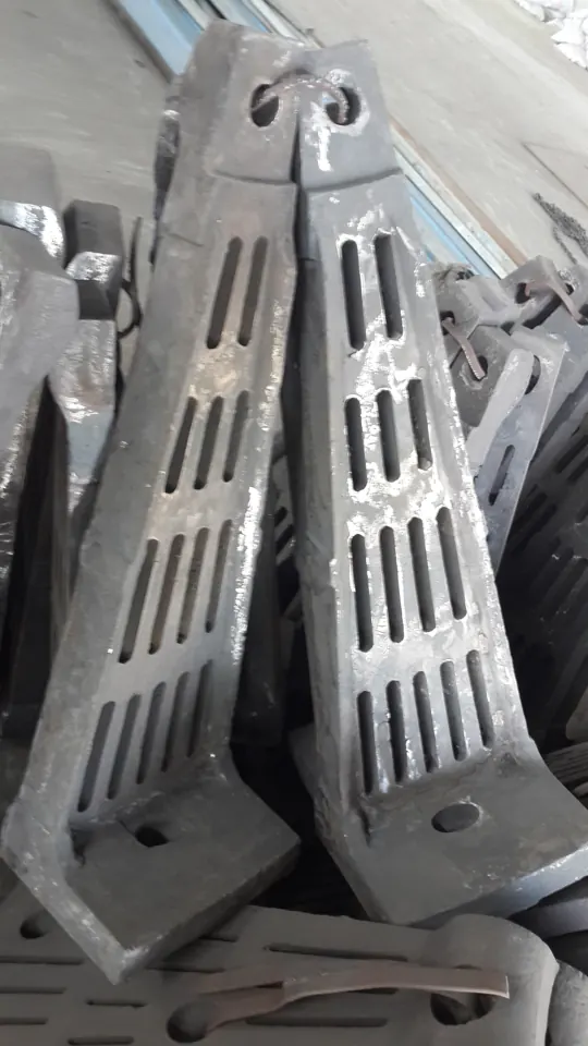 Cast mill liner profile and fixing features