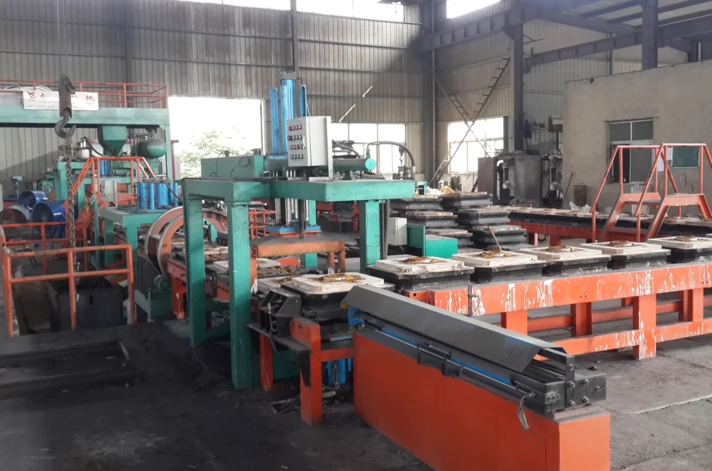 Moulding equipment on the grinding ball casting line