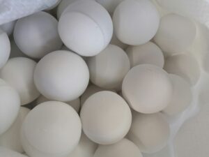 Ceramic grinding balls